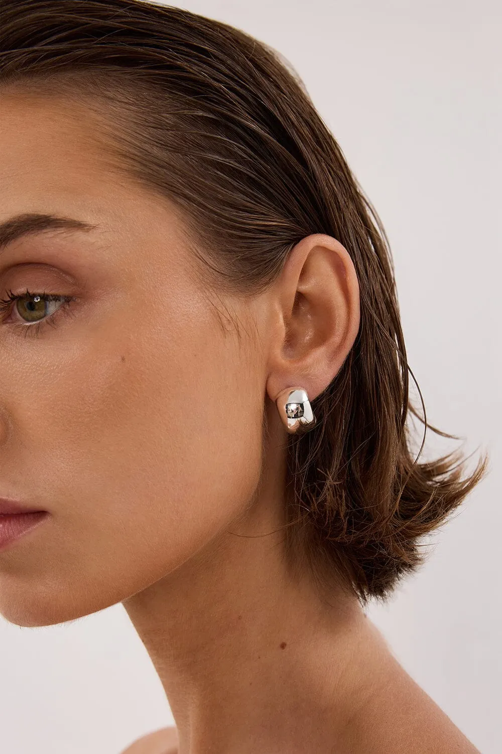 HEAVEN MAYHEM KY SMOOTH SILVER HOOP EARRING